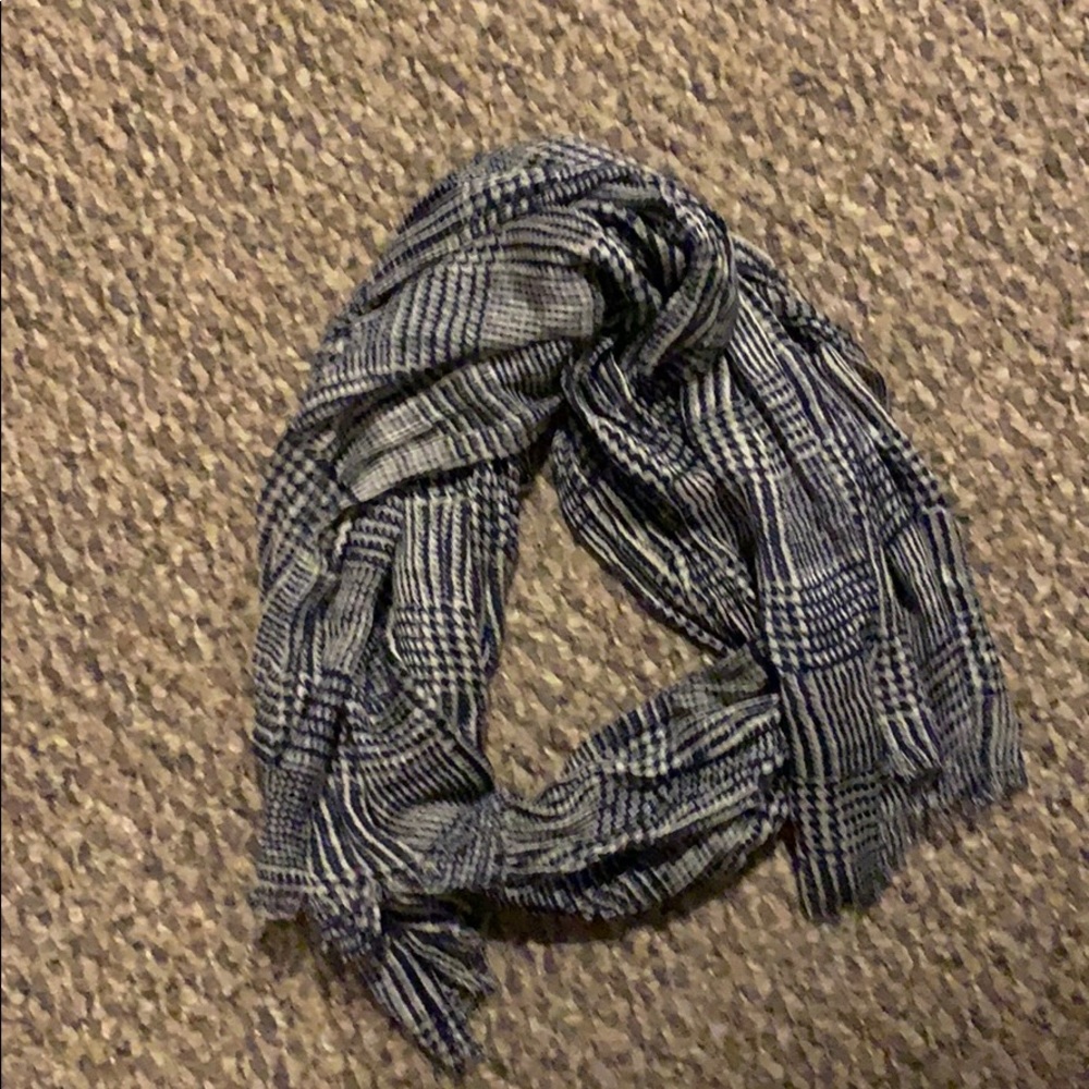 Scarf bundle 🧣🧣🧣 - Picture 3 of 4